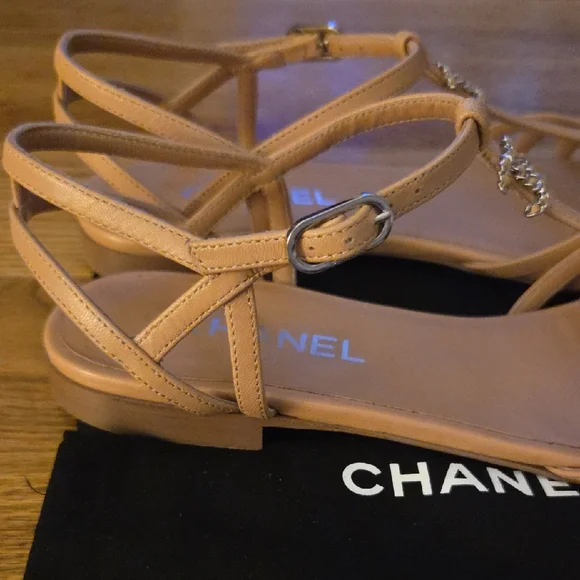 CHANEL Tan Lambskin Sandals with Intertwined Leather And Metal CC LOGO - Picture 6 of 13
